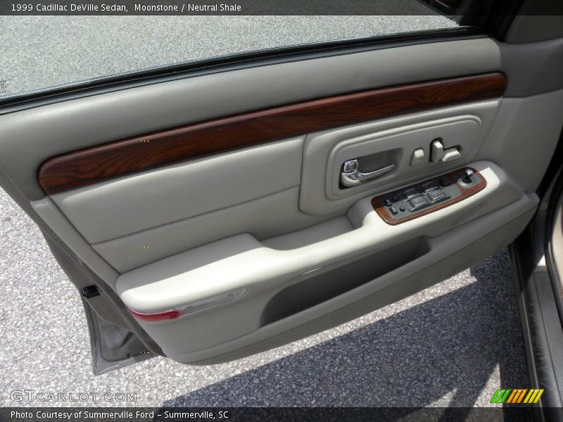 Moonstone / Neutral Shale 1999 Cadillac DeVille Sedan