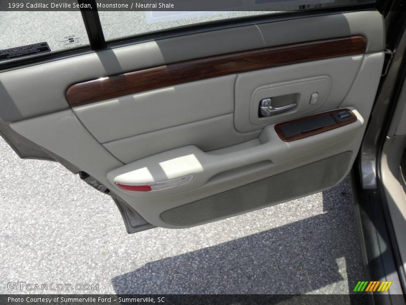Moonstone / Neutral Shale 1999 Cadillac DeVille Sedan