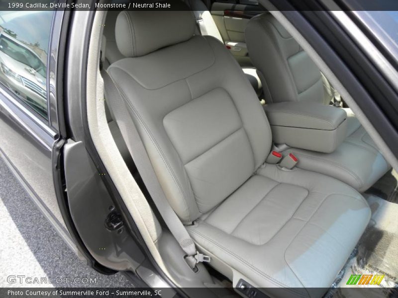 Moonstone / Neutral Shale 1999 Cadillac DeVille Sedan