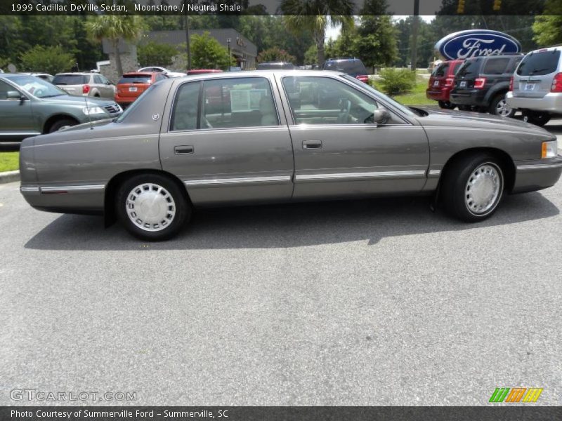 Moonstone / Neutral Shale 1999 Cadillac DeVille Sedan