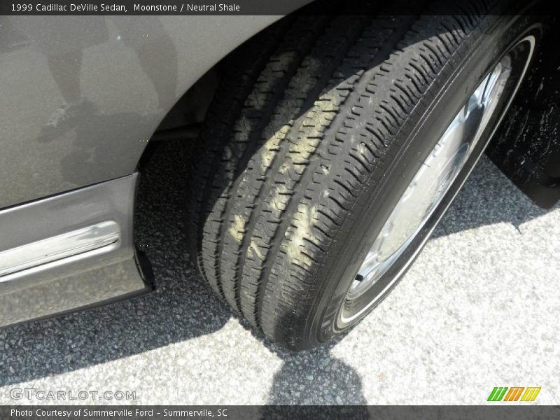 Moonstone / Neutral Shale 1999 Cadillac DeVille Sedan
