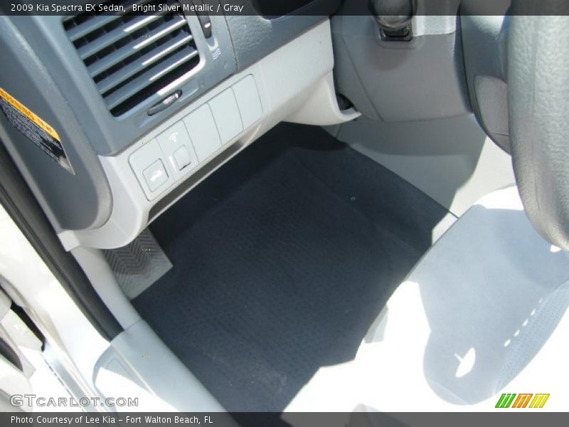 Bright Silver Metallic / Gray 2009 Kia Spectra EX Sedan