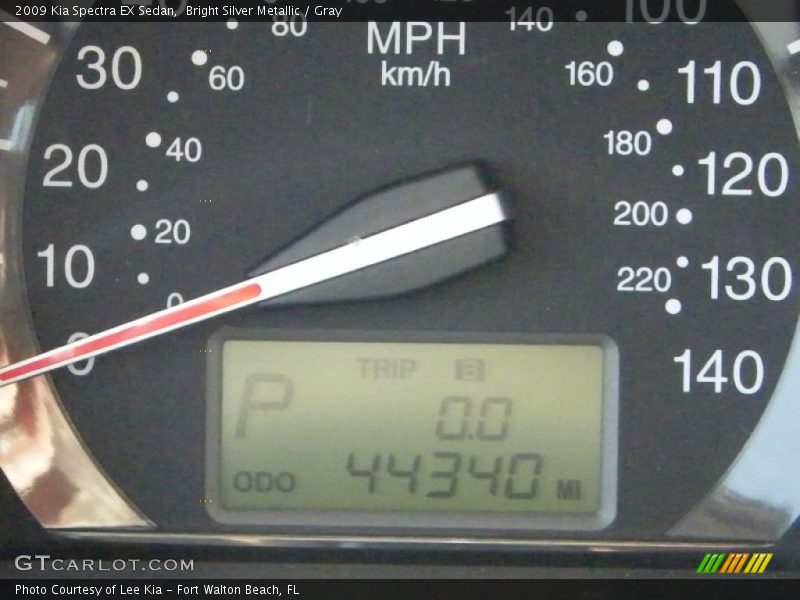 Bright Silver Metallic / Gray 2009 Kia Spectra EX Sedan