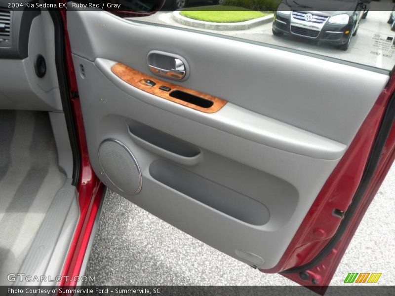 Ruby Red / Gray 2004 Kia Sedona EX