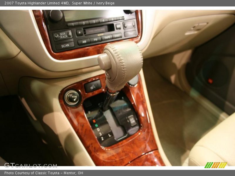 Super White / Ivory Beige 2007 Toyota Highlander Limited 4WD
