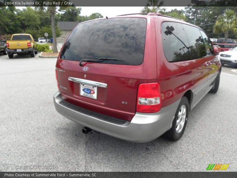 Ruby Red / Gray 2004 Kia Sedona EX