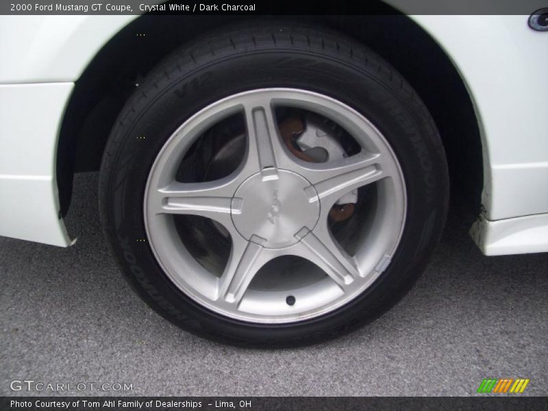 Crystal White / Dark Charcoal 2000 Ford Mustang GT Coupe