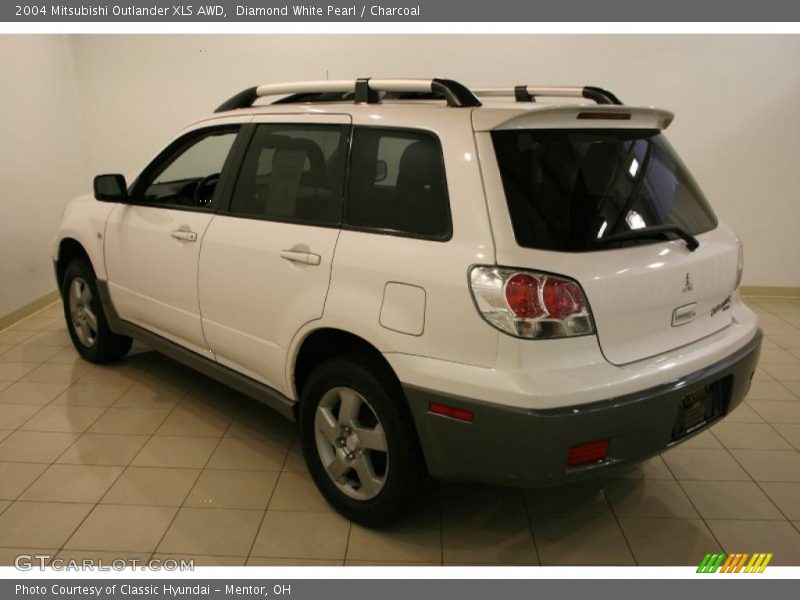 Diamond White Pearl / Charcoal 2004 Mitsubishi Outlander XLS AWD