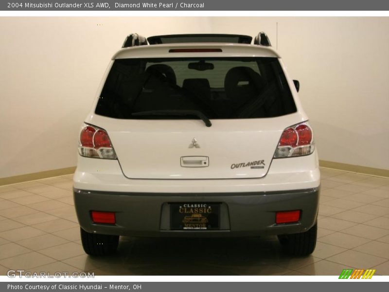 Diamond White Pearl / Charcoal 2004 Mitsubishi Outlander XLS AWD