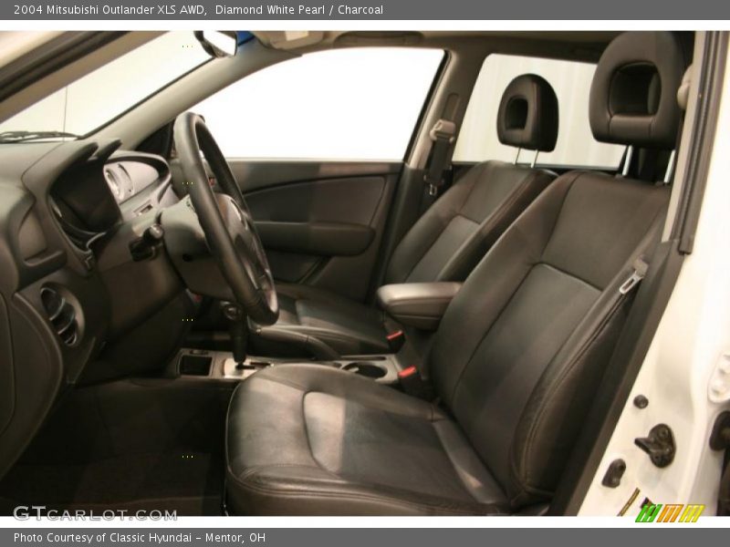 Diamond White Pearl / Charcoal 2004 Mitsubishi Outlander XLS AWD