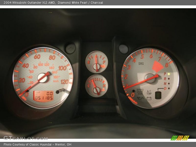 Diamond White Pearl / Charcoal 2004 Mitsubishi Outlander XLS AWD