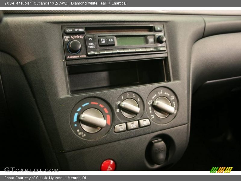 Diamond White Pearl / Charcoal 2004 Mitsubishi Outlander XLS AWD