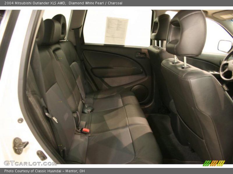 Diamond White Pearl / Charcoal 2004 Mitsubishi Outlander XLS AWD