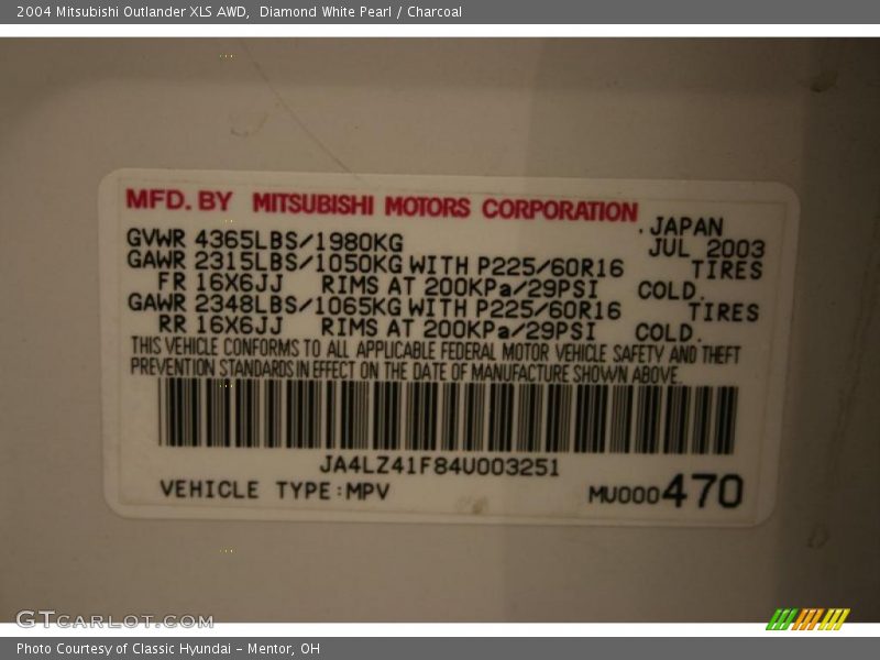 Diamond White Pearl / Charcoal 2004 Mitsubishi Outlander XLS AWD