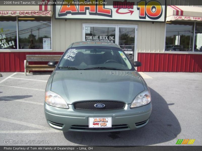 Light Tundra Metallic / Medium/Dark Flint Grey 2006 Ford Taurus SE