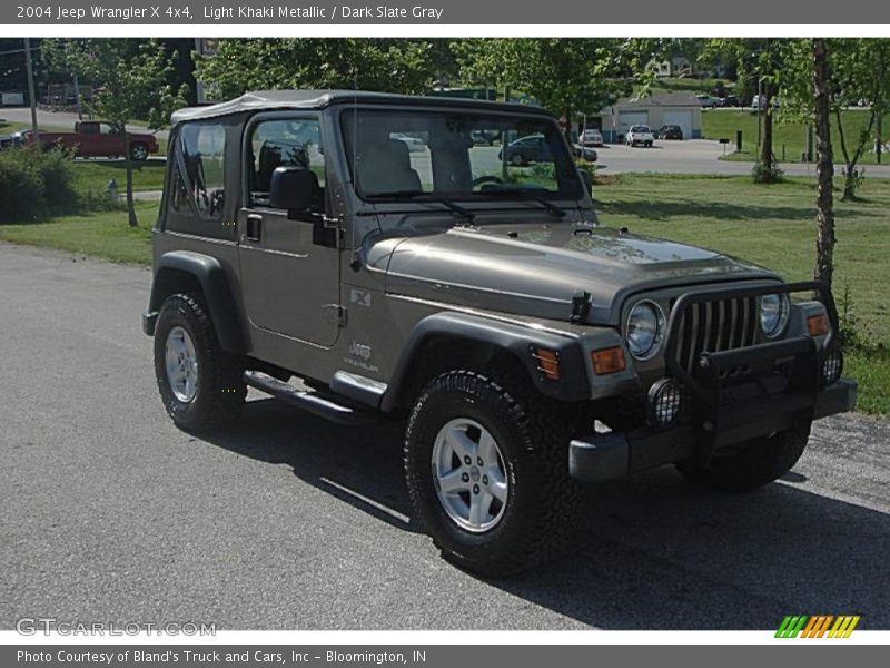 Light Khaki Metallic / Dark Slate Gray 2004 Jeep Wrangler X 4x4