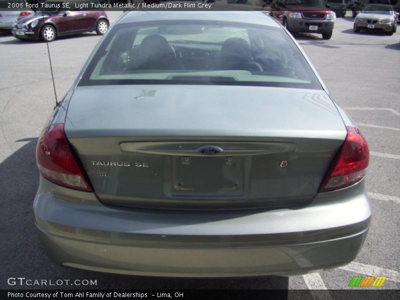 Light Tundra Metallic / Medium/Dark Flint Grey 2006 Ford Taurus SE