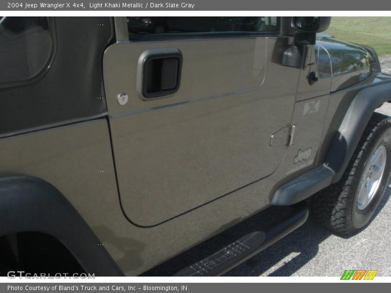 Light Khaki Metallic / Dark Slate Gray 2004 Jeep Wrangler X 4x4