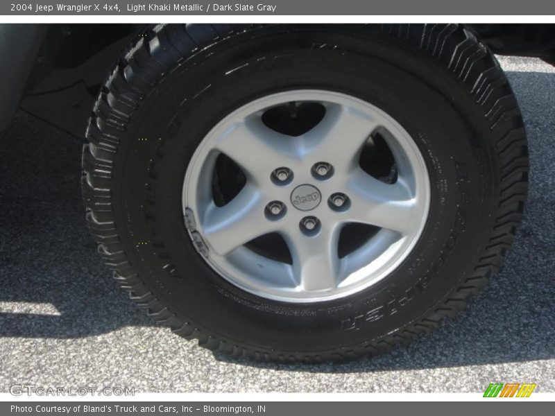 Light Khaki Metallic / Dark Slate Gray 2004 Jeep Wrangler X 4x4