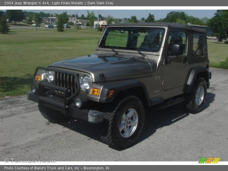 Light Khaki Metallic / Dark Slate Gray 2004 Jeep Wrangler X 4x4