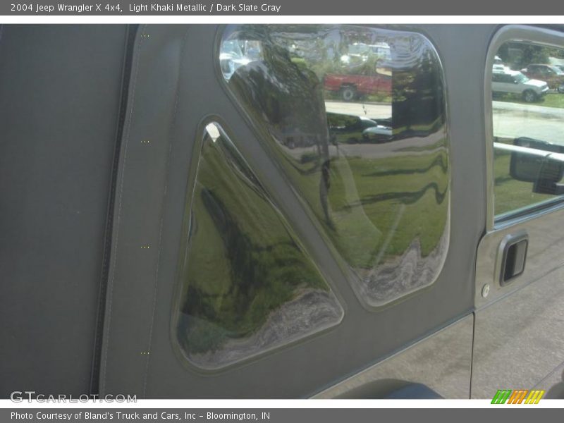 Light Khaki Metallic / Dark Slate Gray 2004 Jeep Wrangler X 4x4