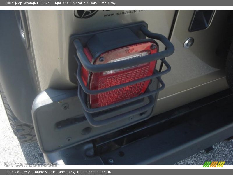 Light Khaki Metallic / Dark Slate Gray 2004 Jeep Wrangler X 4x4