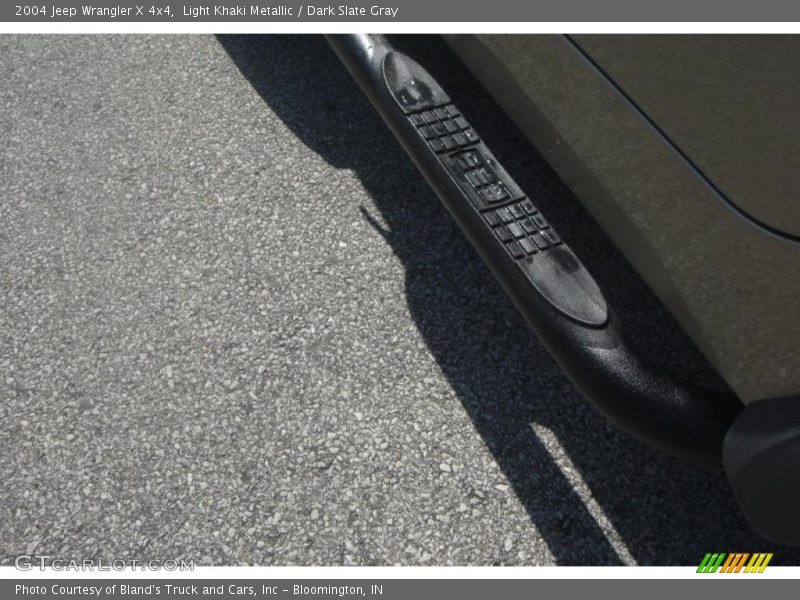 Light Khaki Metallic / Dark Slate Gray 2004 Jeep Wrangler X 4x4