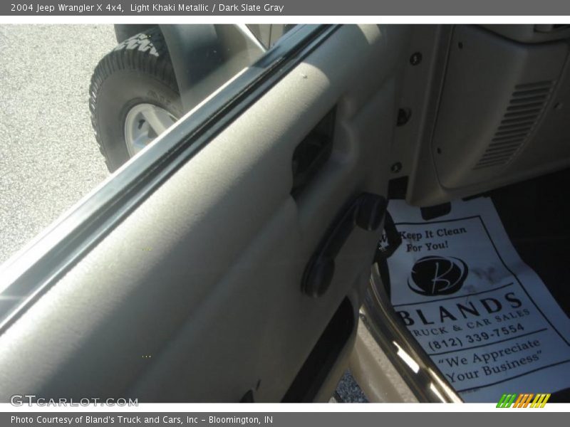 Light Khaki Metallic / Dark Slate Gray 2004 Jeep Wrangler X 4x4