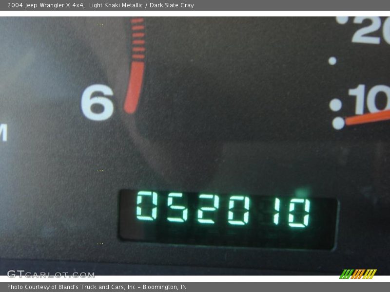 Light Khaki Metallic / Dark Slate Gray 2004 Jeep Wrangler X 4x4