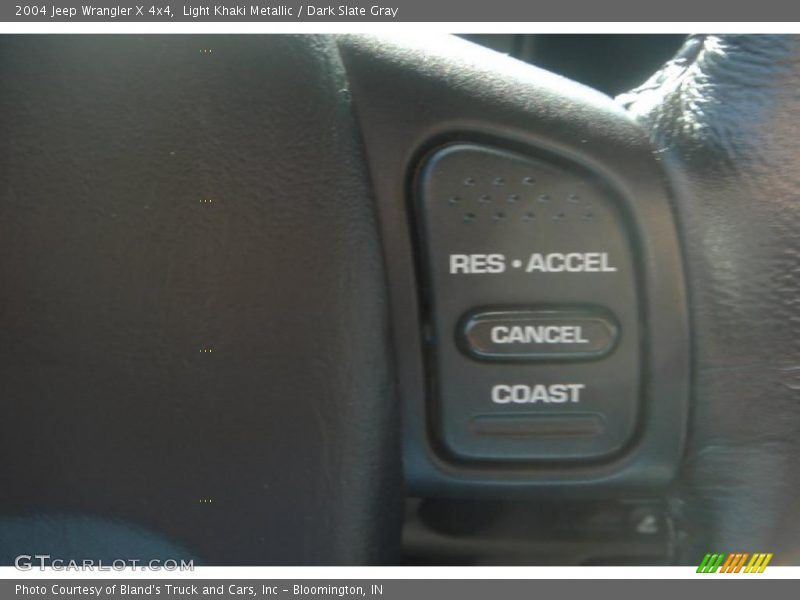 Light Khaki Metallic / Dark Slate Gray 2004 Jeep Wrangler X 4x4