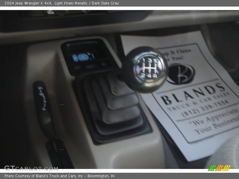 Light Khaki Metallic / Dark Slate Gray 2004 Jeep Wrangler X 4x4