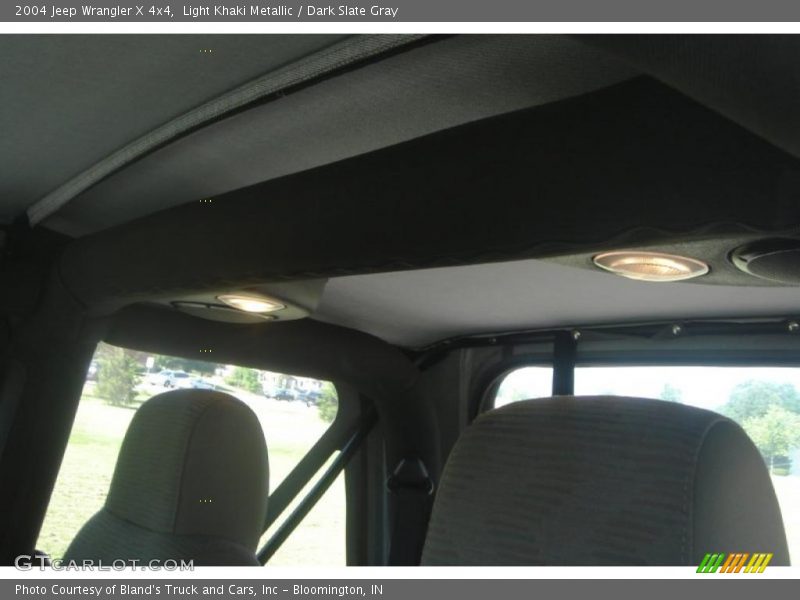 Light Khaki Metallic / Dark Slate Gray 2004 Jeep Wrangler X 4x4