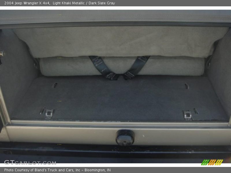 Light Khaki Metallic / Dark Slate Gray 2004 Jeep Wrangler X 4x4