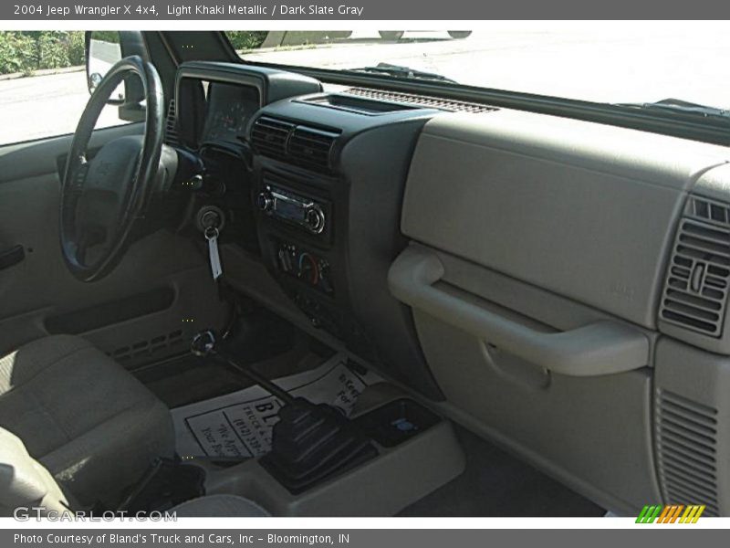 Light Khaki Metallic / Dark Slate Gray 2004 Jeep Wrangler X 4x4