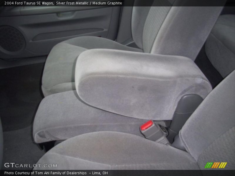 Silver Frost Metallic / Medium Graphite 2004 Ford Taurus SE Wagon