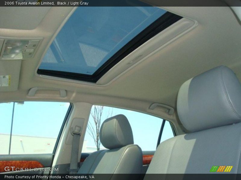 Black / Light Gray 2006 Toyota Avalon Limited