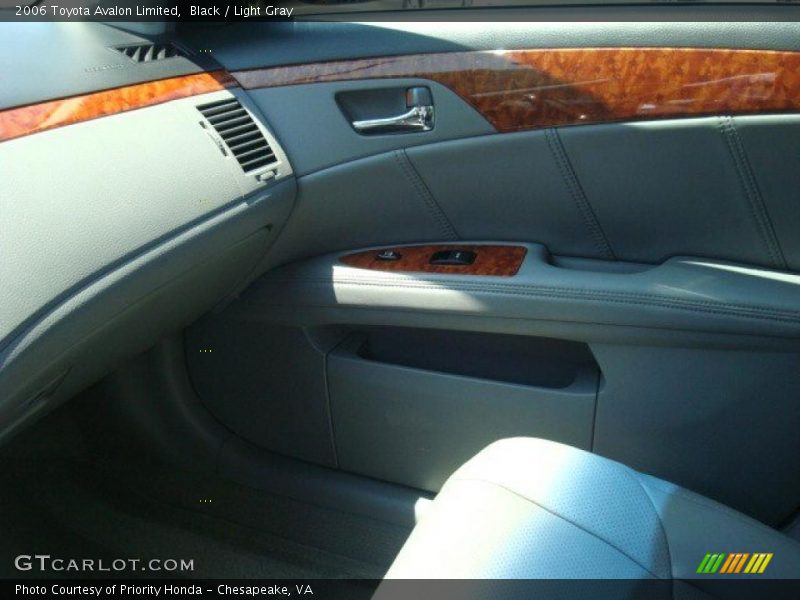 Black / Light Gray 2006 Toyota Avalon Limited