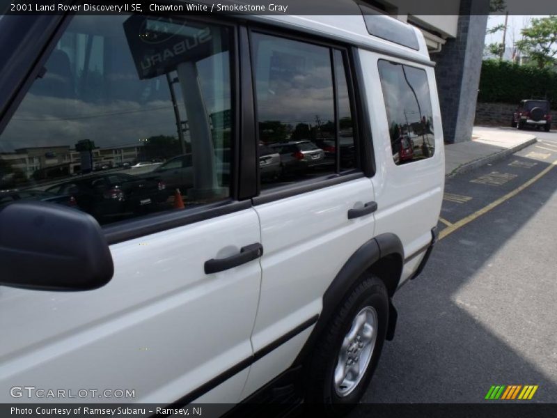 Chawton White / Smokestone Gray 2001 Land Rover Discovery II SE
