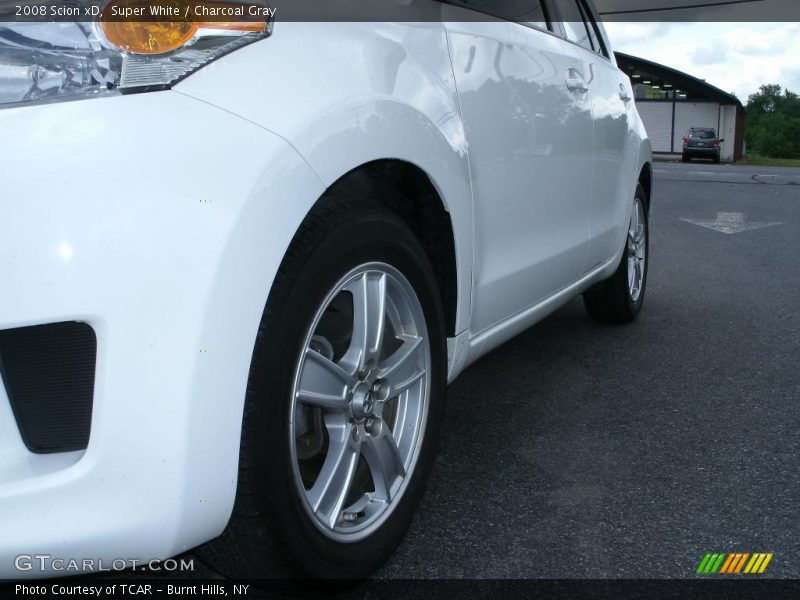 Super White / Charcoal Gray 2008 Scion xD