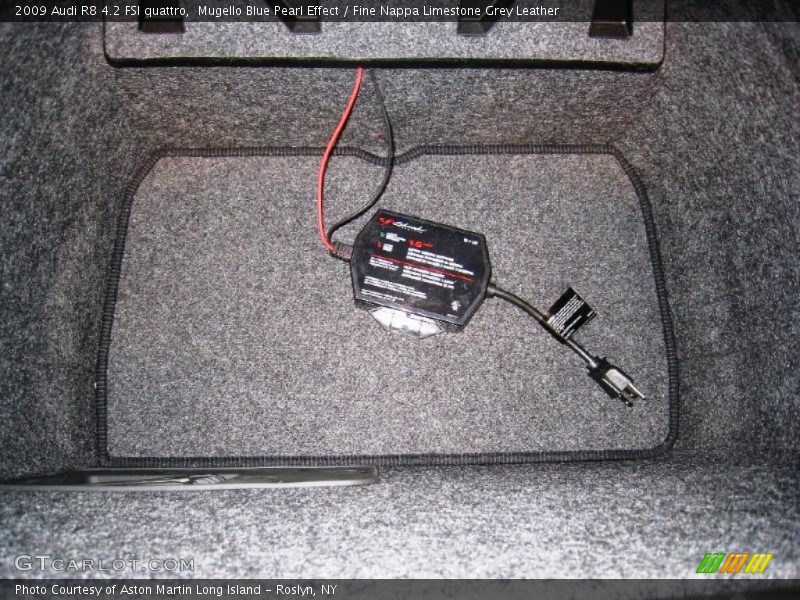 Mugello Blue Pearl Effect / Fine Nappa Limestone Grey Leather 2009 Audi R8 4.2 FSI quattro