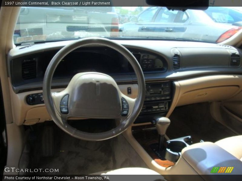 Black Clearcoat / Light Parchment 1997 Lincoln Continental