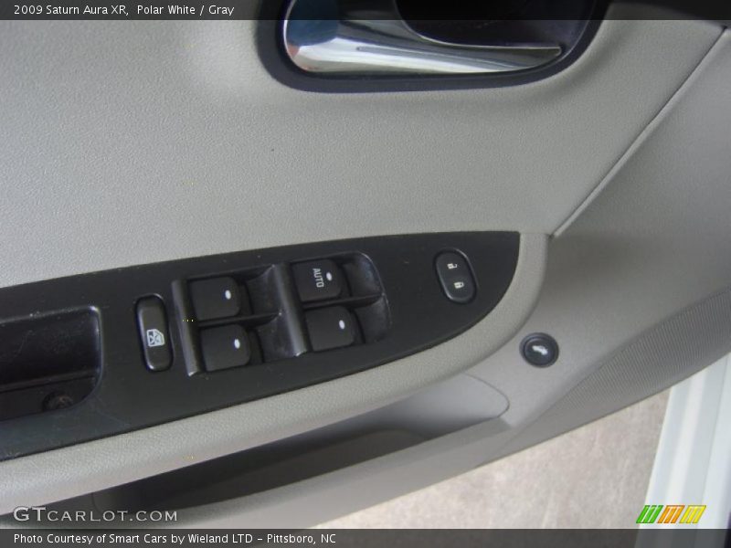 Polar White / Gray 2009 Saturn Aura XR