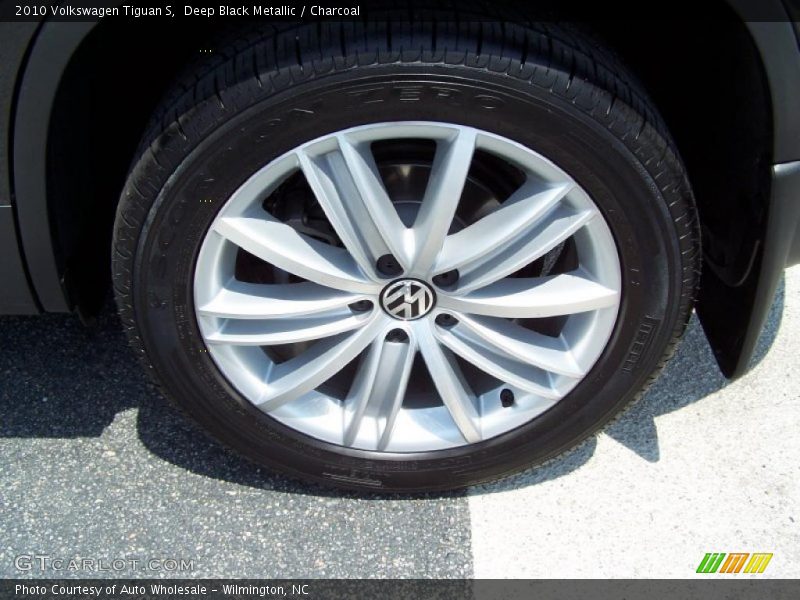 Deep Black Metallic / Charcoal 2010 Volkswagen Tiguan S