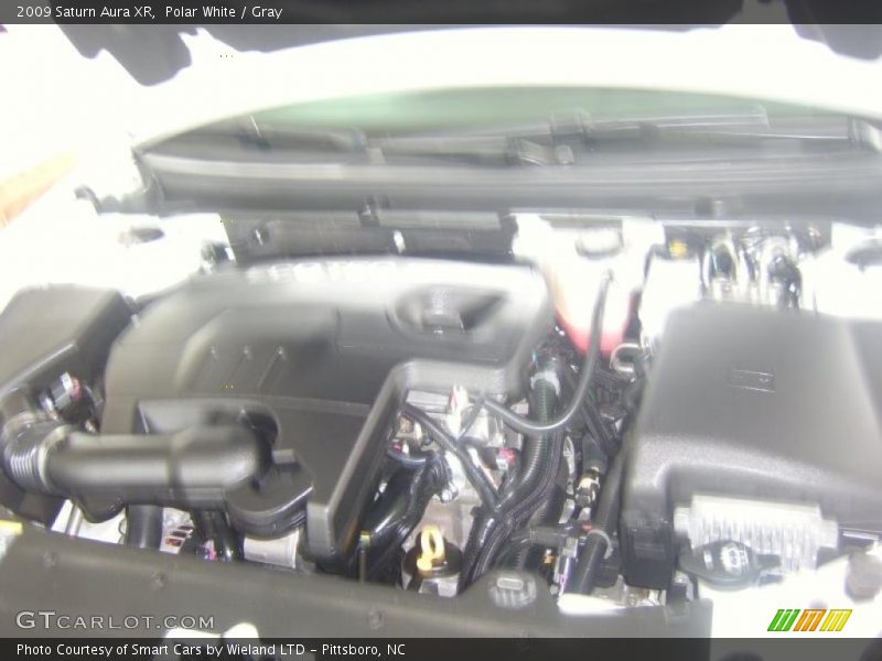 Polar White / Gray 2009 Saturn Aura XR