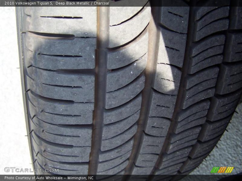 Deep Black Metallic / Charcoal 2010 Volkswagen Tiguan S