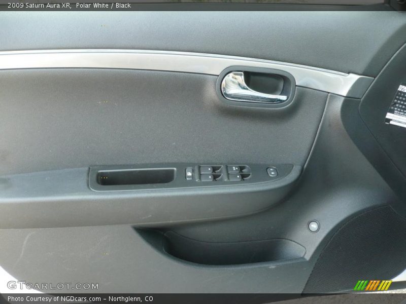 Polar White / Black 2009 Saturn Aura XR