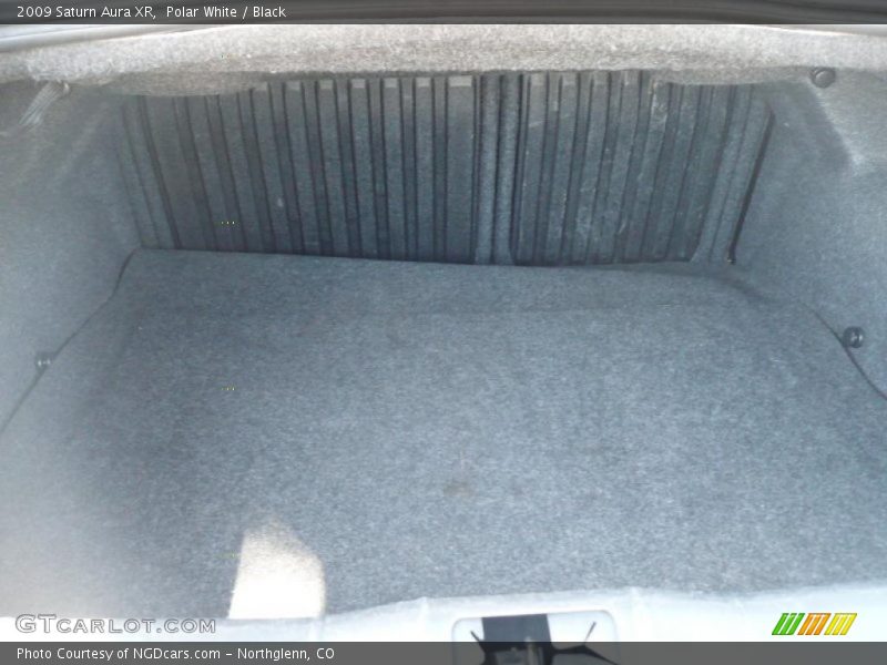 Polar White / Black 2009 Saturn Aura XR