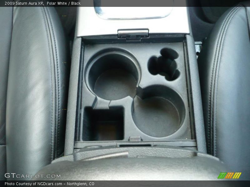Polar White / Black 2009 Saturn Aura XR