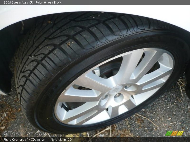 Polar White / Black 2009 Saturn Aura XR