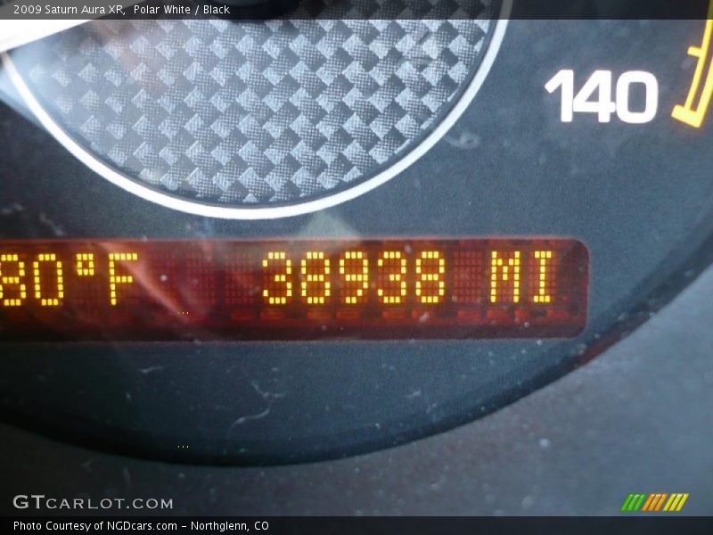 Polar White / Black 2009 Saturn Aura XR